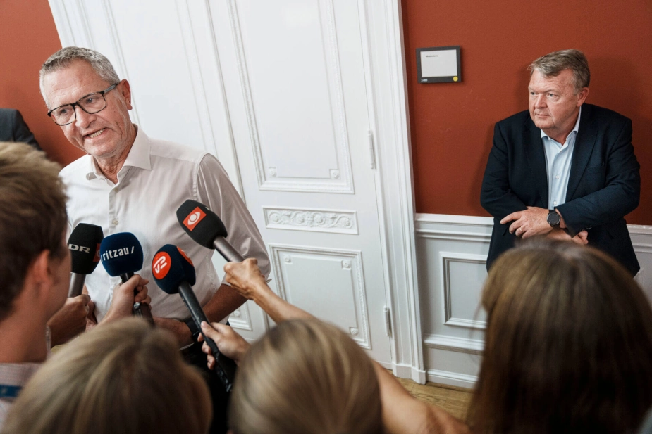 NB-Økonomi fangede Moderaternes gruppeformand Henrik Frandsen lige efter et gruppemøde tirsdag. Fotoet af Frandsen og Lars Løkke (M) er ved en anden lejlighed foran Moderaternes gruppeværelse.