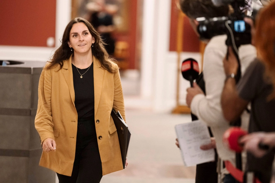 "Det handler ikke altid om antallet af et barns sygedage, men at folk kan have svært ved at blive væk fra arbejde lige dén præcise dag", siger Monika Rubin, politisk ordfører i Moderaterne.