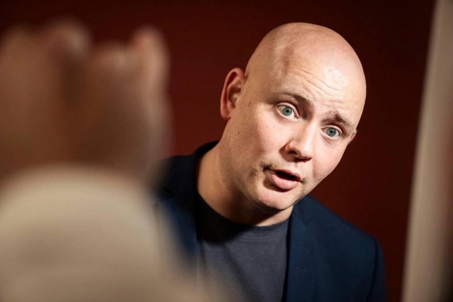 Kulturminister Jakob Engel-Schmidt (M) har bedt EU-Kommissionen om at få udsat skærpede krav til politisk reklame til efter kommunalvalget.