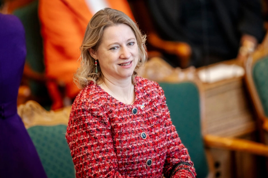 "Om det bliver et udspil eller bare konkrete initiativer, er der ikke taget stilling til endnu, men regeringen er meget optaget af, at vi tager fat i de allermest udsatte og sikrer, at de ikke bliver tabt imellem stolene," siger socialministeren.