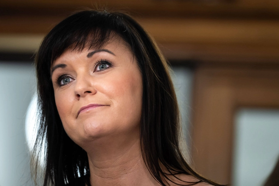 Indenrigs- og Sundhedsminister Sophie Løhde (V) henviser til de "forhandlingsberettigede parter" i kritik af voldsomme udgifter til fratrædende kommunale chefer.