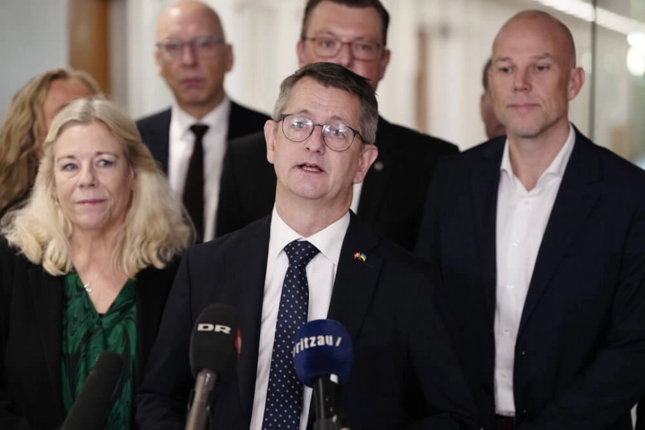Beredskabsminister Torsten Schack Pedersen (V) og repræsentanter fra aftalepartierne præsenterer en politisk aftale som skal styrke Danmarks beredskab