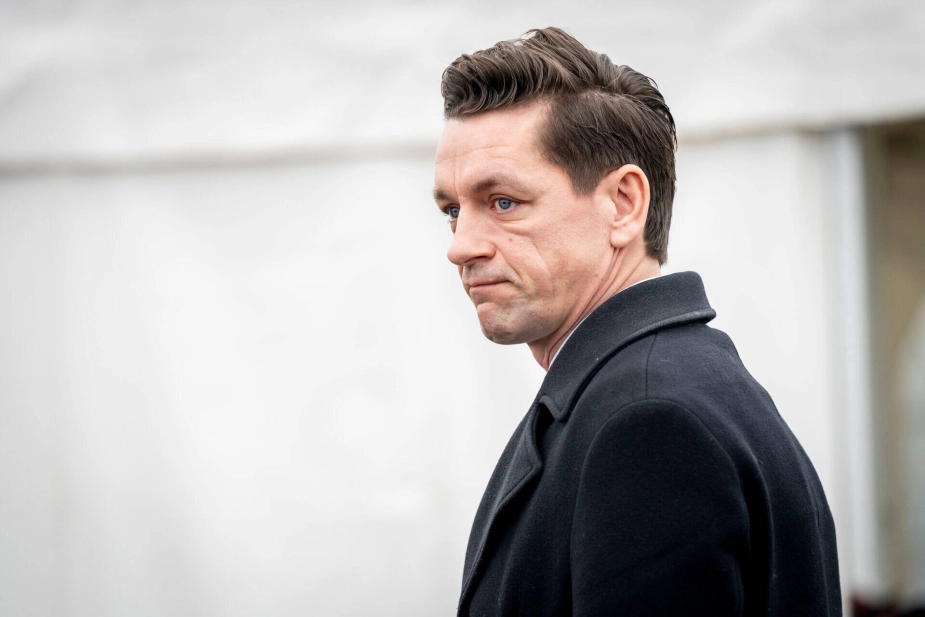 Beskæftigelsesminister Kaare Dybvad Bek (S) forsøger at samle flertal for et lovforslag, der kan gøre det muligt at genåbne sager om førtidspension.