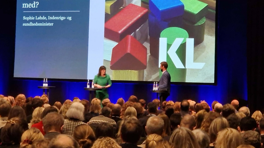 Til KL's Sundhedskonference i Kolding tirsdag sagde sundhedsminister Sophie Løhde (V) fra den store scene, at lovforslaget om opgaveflytningen i forbindelse med sundhedsreformen vil blive fremsat inden sommerferien. Det betyder, at forhandlingerne om økonomien starter allerede i marts.