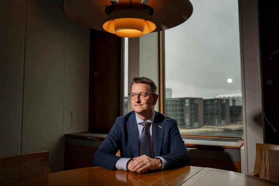"Uanset om man bor på plejehjem, får hjælp i hjemmet eller eksempelvis bor på et børne- og ungehjem, så skal hjælpen selvfølgelig frem, hvis krisen rammer,” udtaler minister for samfundssikkerhed og beredskab, Torsten Shack Pedersen