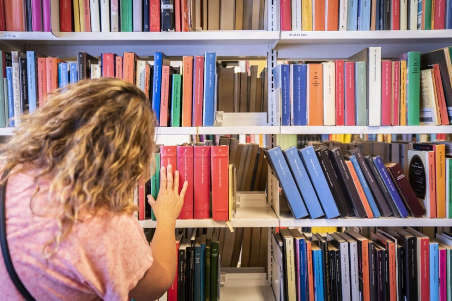 Fysiske udlån af bøger udgjorde sidste år 68 procent af bibliotekernes samlede udlån, der også tæller eReolen og Filmstriben. (Arkivfoto).
