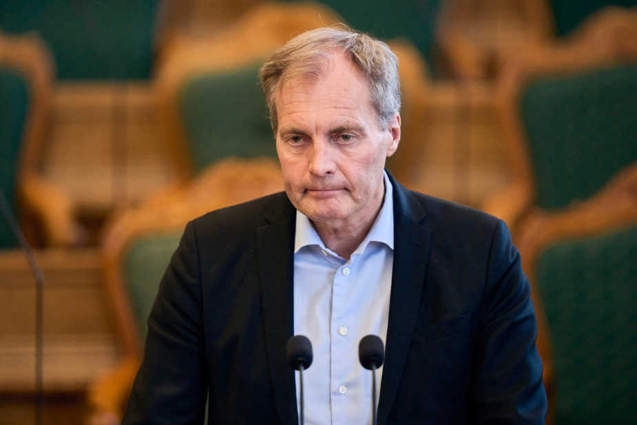 Peter Skaarup (DD) vil have minister til at svare på spørgsmål om omstridt botilbud.
