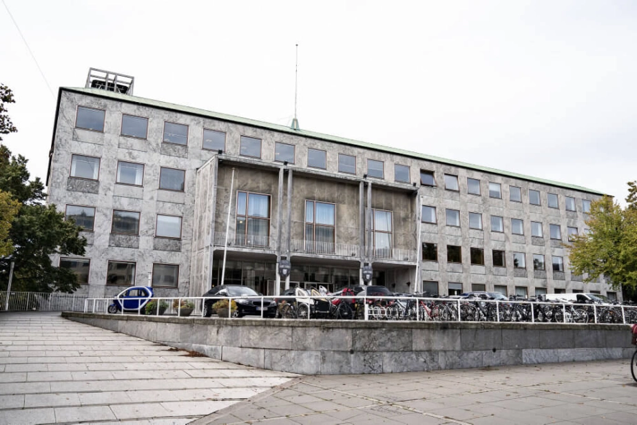 Aarhus Kommune og Udenrigsministeriet er sagsøgt for samlet 400.000 kroner i en sag om en 16-årig pige, der i 2018 endte i en genopdragelseslejr i Somalia. Den i dag 23-årige kvinde hævder, at myndighederne svigtede deres ansvar i sagen. (Arkivfoto).