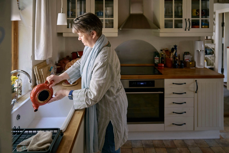 "Som kunde er det dybt rystende. Jeg har været fjernvarmekunde i 25 år og aldrig oplevet en lignende opførsel. Jeg har talt med ældre mennesker, som har gråd i stemmen, fordi de ser hele deres boligøkonomi og opsparing smuldre mellem hænderne på grund af den her skandale," siger Pernille Wohlfahrt til NB-Forsyning & Klima.