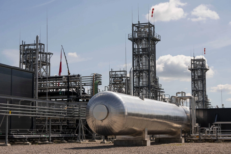 Produktionen på European Energys metanolfabrik i Kassø kræver i løbet af et år 360 GWh strøm, 90.000 kubikmeter vand og 45.000 ton biogent CO2.