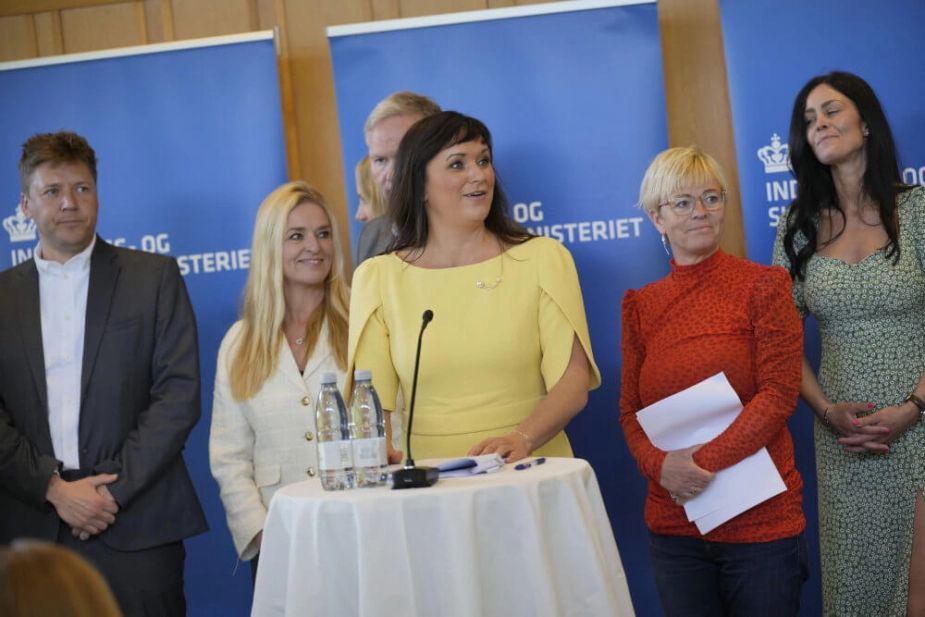 Indenrigs- og sundhedsminister Sophie Løhde (V) og repræsentanter for de øvrige aftalepartier holder pressemøde i Indenrigs- og Sundhedsministeriet om ny aftale for psykiatrien.
