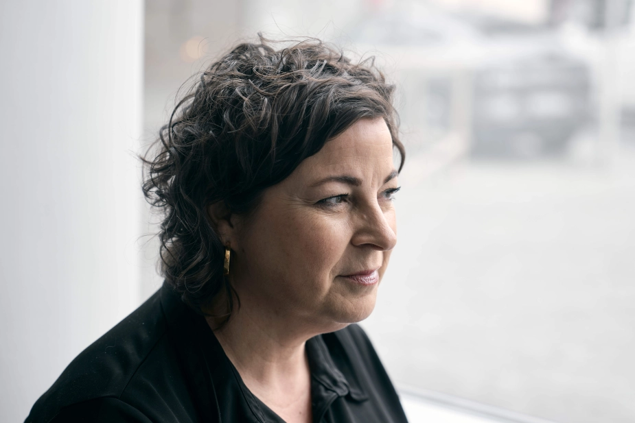 "Vi må kunne sætte os sammen og kigge på mulighederne og undersøge, hvordan vi kan styrke børnebeskyttelsen," siger psykolog hos Red Barnet, Pernille Spitz.