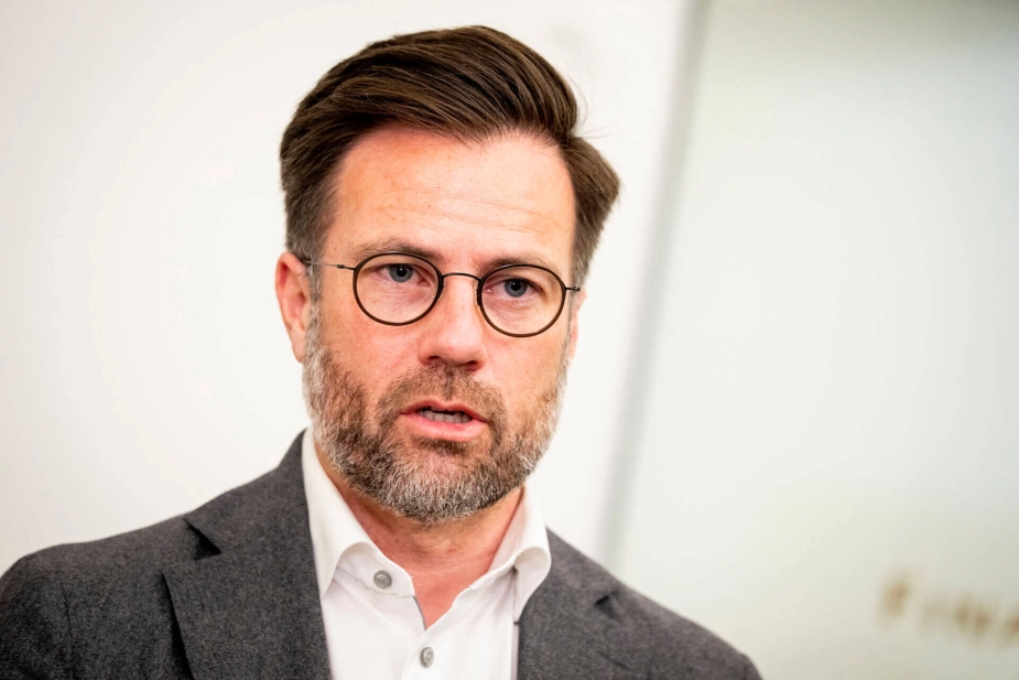 "Vi oplever, at det er vanskeligt at få arbejdsklausulerne til at fungere i praksis på dette område," skriver Peter Rahbæk Juel om det specialiserede socialområde.