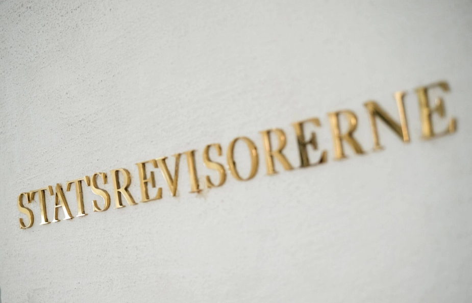 Kun halvdelen af flygtninge og familiesammenførte får det første virksomhedsrettede tilbud til tiden, viser en ny rapport fra Rigsrevisionen.