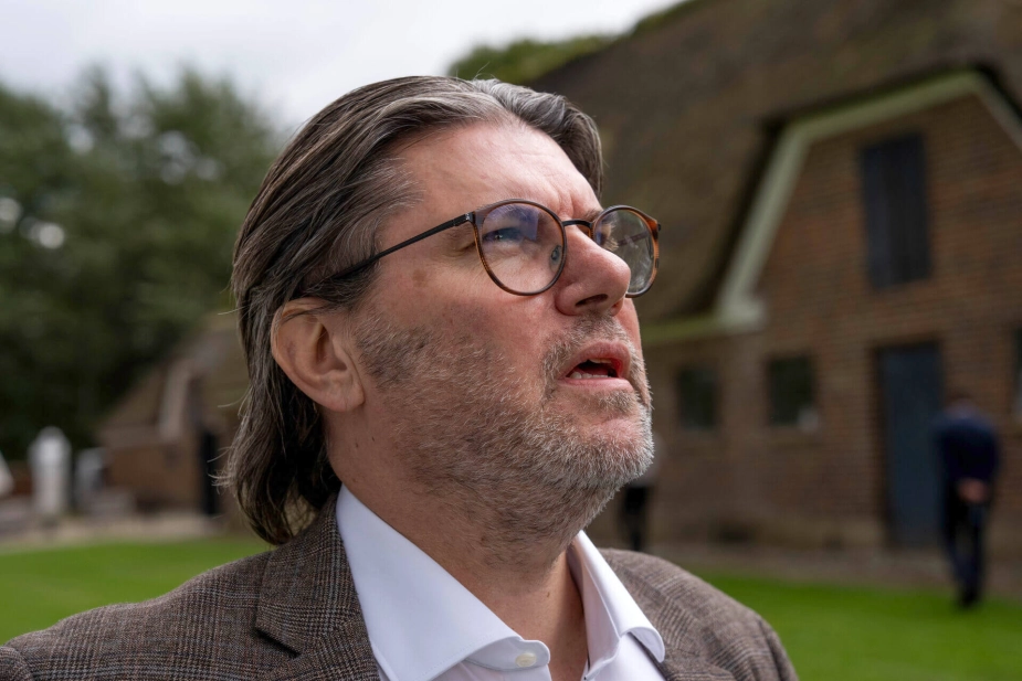 Mads Fuglede (DD), der forlod Venstre i 2024, udfordrer sit gamle parti i Ringkøbing-Skjern Kommune. Modstand mod solcellepolitikken har været hans store mærkesag i valgkampen.