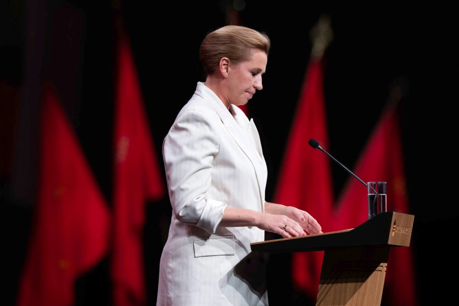 "Er det, fordi opgaven er for stor? Eller hvad er det for spørgsmål, I ikke vil svare på?," lød kritikken af de andre partier fra statsminister Mette Frederiksen (S) ved Socialdemokratiets årsmøde i lørdags.