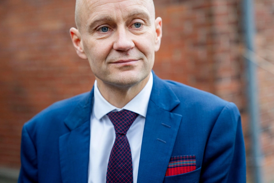 Borgmester i Fanø Kommune Frank Jensen (R) håber, at nyt tiltag om at begrænse taletiden på byrådsmøderne kan bidrage til en bedre debatkultur i kommunen.