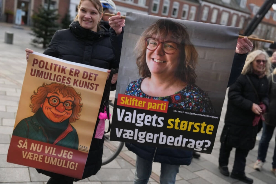 Demonstrationen holdes som en reaktion på, at Ulla Sørensen onsdag meddelte at hun skifter fra Socialdemokratiet til Venstre.