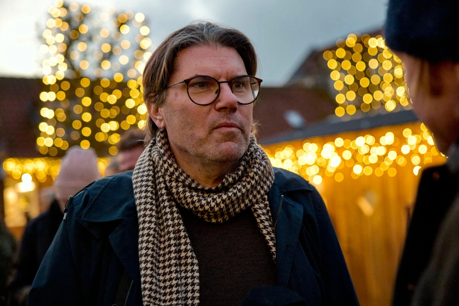 Mads Fuglede deltager her i demonstration mod konstitueringsforløbet i Ringkøbing-Skjern Kommune.