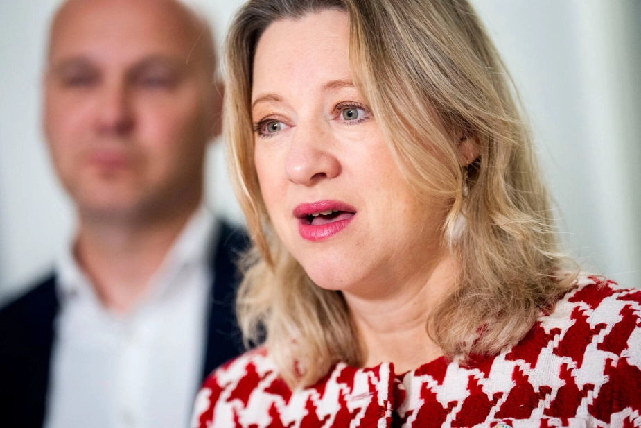 Regeringen vil også udvide den personkreds, der kan få karantæne, så den også gælder ejere og bestyrelsesmedlemmer