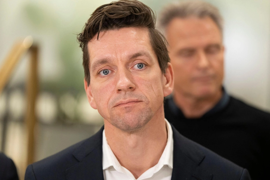 Beskæftigelsesminister Kaare Dybvad Bek har sammen med aftalepartierne udvidet frakendelses- og karantæneordningen, så flere dømte fremover kan miste retten til offentlige ydelser.