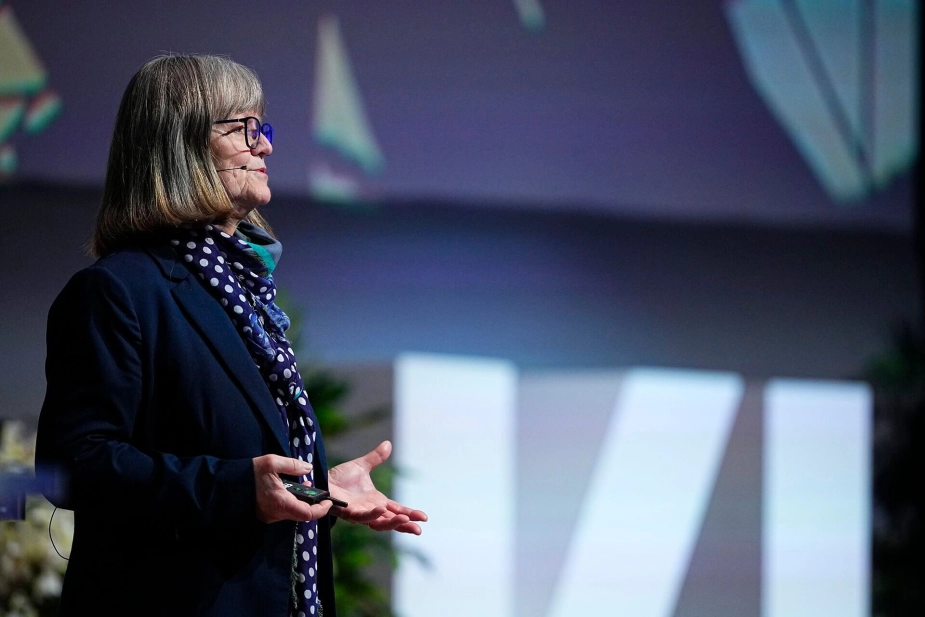 Hvis der skal være personale nok i daginstitutioner og i ældreplejen, bliver vi nødt til at vende udviklingen, hvor vi vil arbejde mindre, sagde økonomiprofessor Nina Smith på KØF