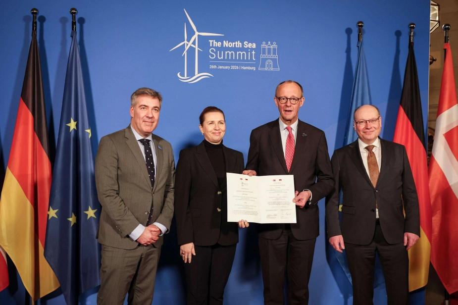 Klimaminister Lars Aagaard (M) og statsminister Mette Frederiksen (S) kunne præsentere en aftale med Tyskland om at dele omkostningerne til Energiø Bornholm på et energitopmøde i Hamburg, mandag den 26. januar 2026.