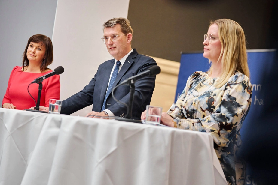Sophie Løhde (tv.), indenrigs- og sundhedsminister, Troels Lund Poulsen (midten), vicestatsminister, og Stephanie Lose (th.), økonomiminister, præsenterede Venstres økonomiske plan på Christiansborg.