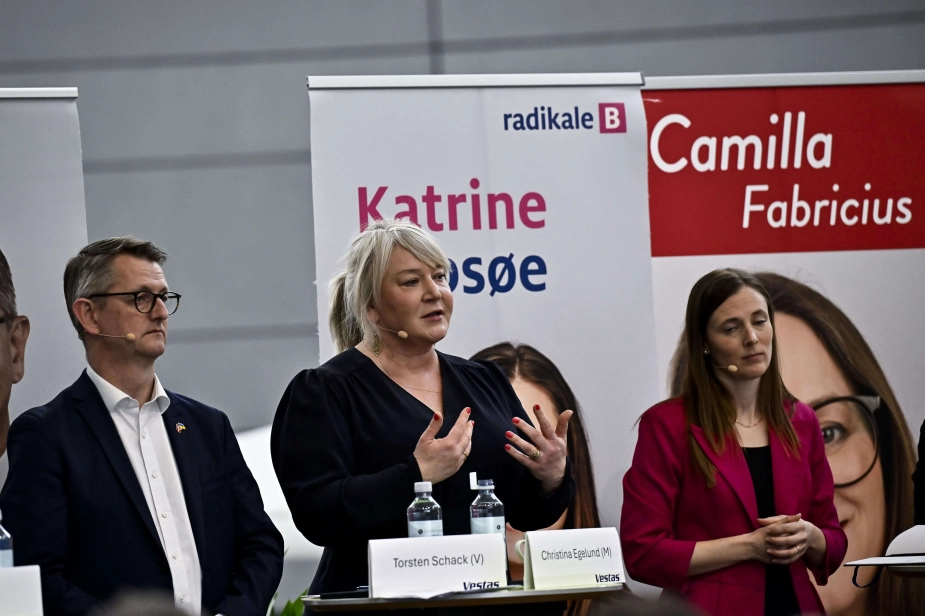Venstres minister for samfundssikkerhed og beredskab Torsten Schack Pedersen (til venstre) bliver måske ikke genvalgt, og måske mister Moderaternes uddannelses- og forskningsminister Christina Egelund (i midten) sin plads i Folketinget. (Arkivfoto).