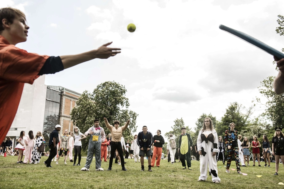 Efter at konceptet med en endagsfestival som sidste skoledag blev testet i Bellahøj i 2025 for udvalgte skoler, bliver konceptet nu introduceret til alle 6000 københavnske afgangselever fra folkeskolen.