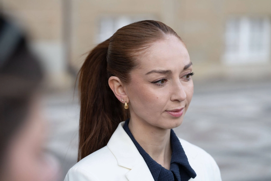 "Når der er begrænset plads i elnettet, er der nødt til at finde en prioritering sted," siger klima-, energi og forsyningsminister, Samira Nawa (R). (Arktivfoto)