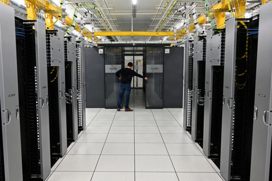 Regeringen vil sende store datacentre bagerst i køen til det pressede danske elnet, hvor der ikke er plads til nye, store projekter. (Arkivfoto).