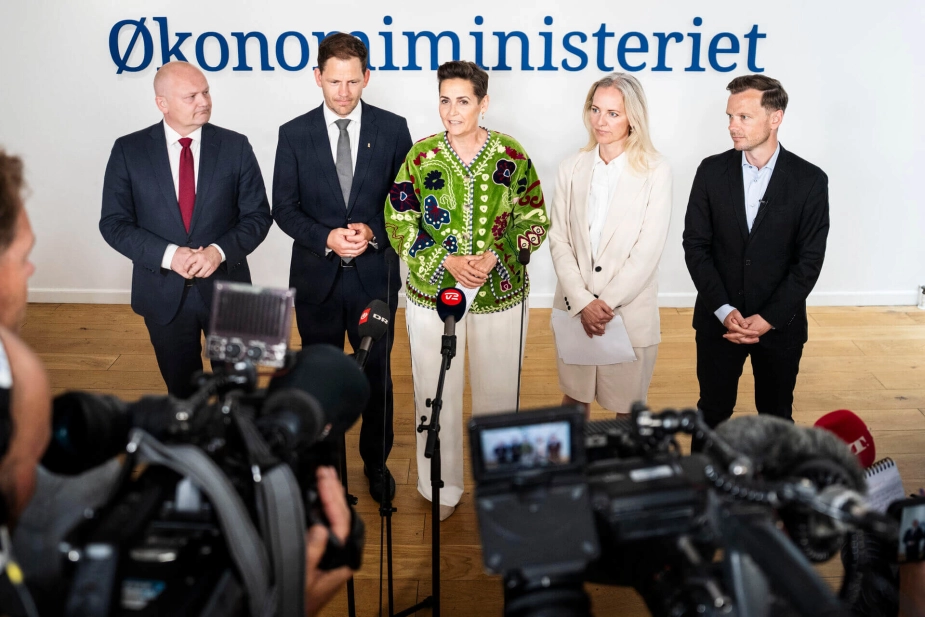 I en skriftlig kommentar til NB-Kommune fortæller regionsrådsformand Lars Gaardhøj (S), at "han har gjort gældende, at vi står midt i en omfattende fusion og intern udligning oveni reformen i Østdanmark, og derfor skal en ny udligningsmodel indføres ordentligt".