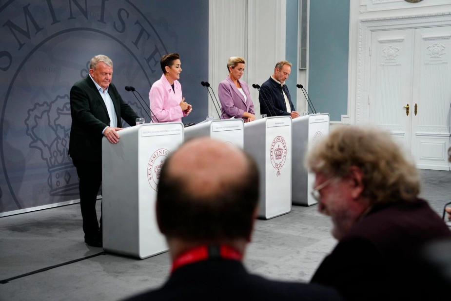 Udenrigsminister Lars Løkke Rasmussen (M), økonomi- og indenrigsminister Pia Olsen Dyhr (SF), statsminister Mette Frederiksen (S) og erhvervs- og konkurrencekraftsminister Martin Lidegaard (R) præsenterede onsdag regeringens arbejdsprogram for efteråret.