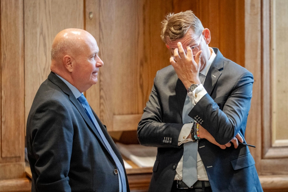 "Det ved jeg ikke. Jeg har ikke læst alle papirerne endnu," svarer Søren Gade (V) på spørgsmålet om, hvorvidt han vil gå imod Venstres linje på et nationalt sprøjteforbud.