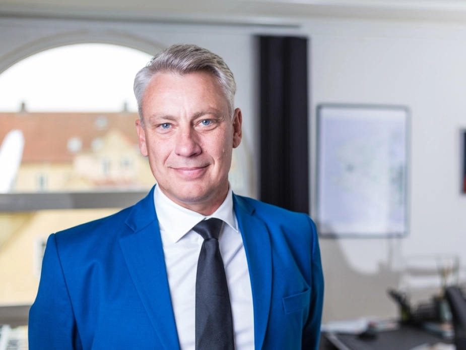 Borgmesteren på Lolland, Holger Schou Rasmussen (S), taber på både gynger og karusseller når det gælder selvbudgettering