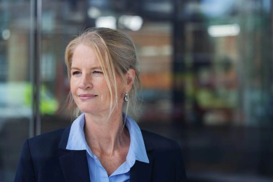 "Tagflader rummer et stort potentiale, og her bør reglerne gøre det let – ikke besværligt – at investere i grøn strøm," siger Ida Ruge-Andersen Friis, branchechef i Dansk Industri.