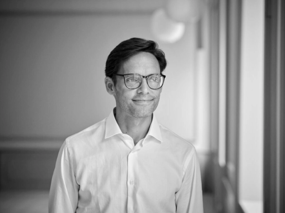 acob Nielsen Arendt, forskningsprofessor i ROCKWOOL Fonden, står bag analysen, der viser, at danskerne i alderen 18-59 år samlet set bruger flere timer på arbejde og uddannelse end før finanskrisen.