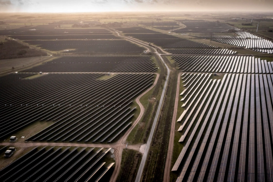 European Energys solcellepark ved landsbyen Hjolderup i Aabenraa Kommune er blandt landets største. Den sønderjyske kommune har udvist interesse for at lægge jord til flere energiparker.