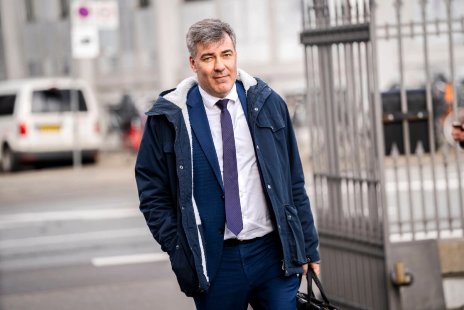 Klima-, energi- og forsyningsminister Lars Aagaard (M) glæder sig over ny politisk aftale om finansiering af brintrør til Tyskland. "Staten kan ikke på skatteborgernes vegne bare bygge røret, hvis ikke nogen forpligter sig på at bruge det," siger han.