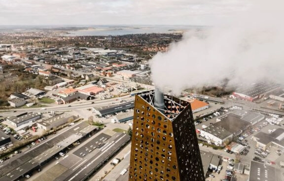 Affaldsenergianlægget i Roskilde kan blive bygget om de kommende år, hvis Argo lykkes med at finansiere CO2-fangstprojektet. Odsherred Kommune overvejer at forlade selskabet for at undgå at løbe en risiko med den nye teknologi.