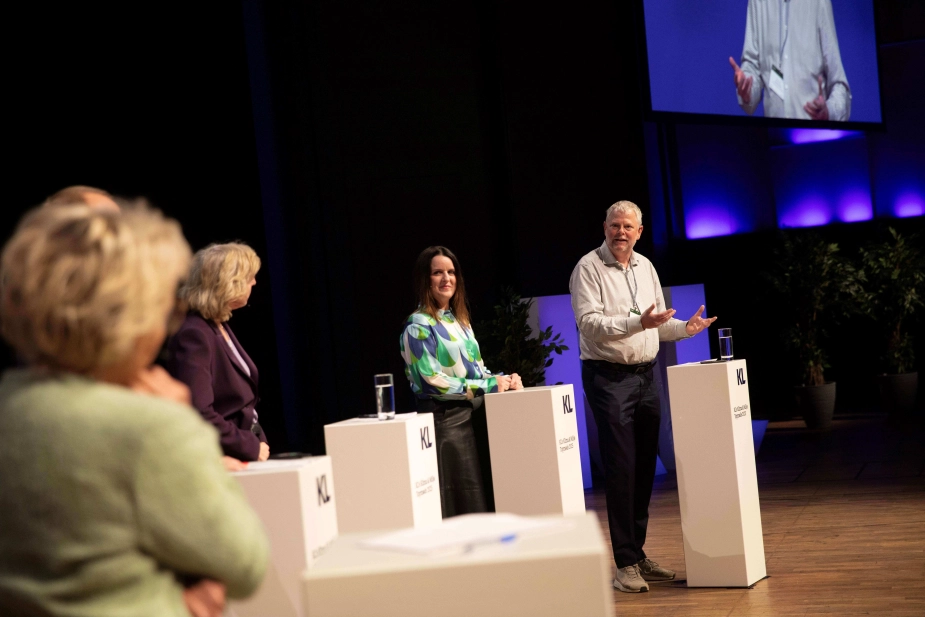 Roskilde-borgmester Tomas Breddam (S) og Struer-borgmester Marianne Bredal (V) fortalte om deres kommuners tilgang til klimatiltag. De to byråd har ikke været lige risikovillige.
