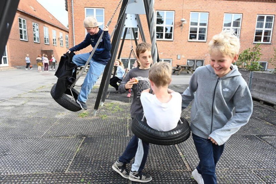 Der skal være stærke argumenter for at børn får lov at have deres mobiler i skoletiden.