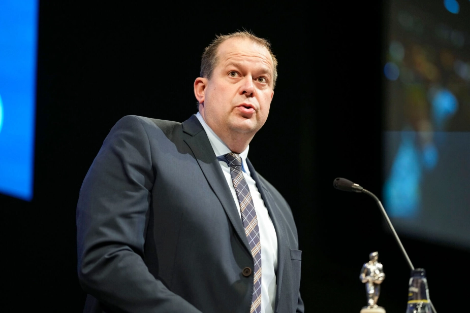 Venstres nye spidskandidat i Vejen, Christian Lund, er et kendt ansigt i landbruget. Her ses han som dirigent ved Landbrug & Fødevarers delegeretmøde i 2021.