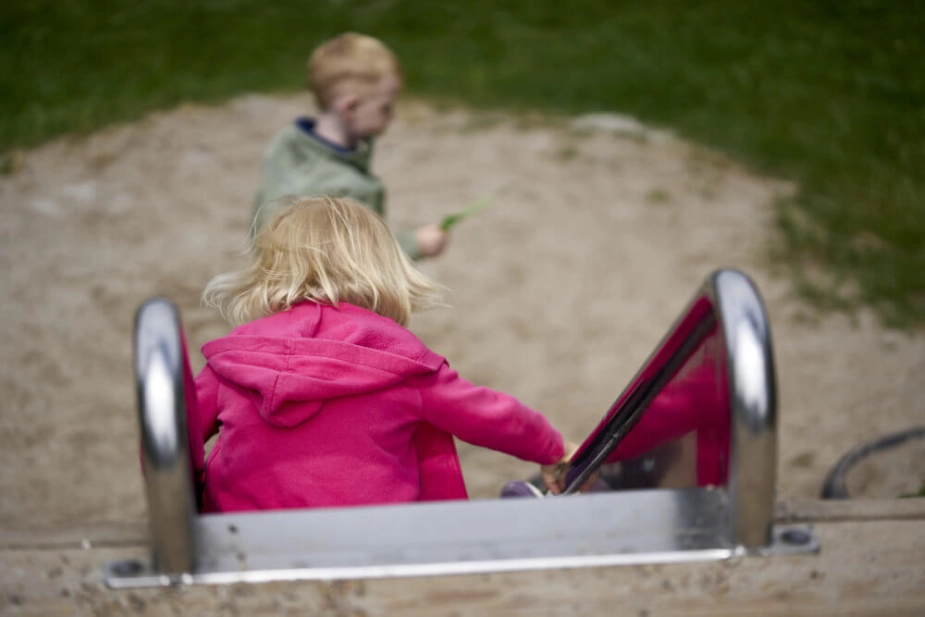 Siden 2019 er antallet af ufaglærte medhjælpere i daginstitutionerne øget med 41 procent. På samme fem år er antallet af pædagoger steget med 10 procent.