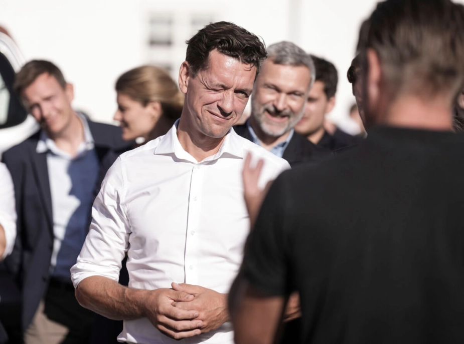Kaare Dybvad Bek har opfordret kommunerne til, "at alle tilgængelige redskaber tages i brug for at forhindre kønsopdelt svømning i kommunens svømmeanlæg," skriver han i et svar til Pia Kjærsgaard (DF).