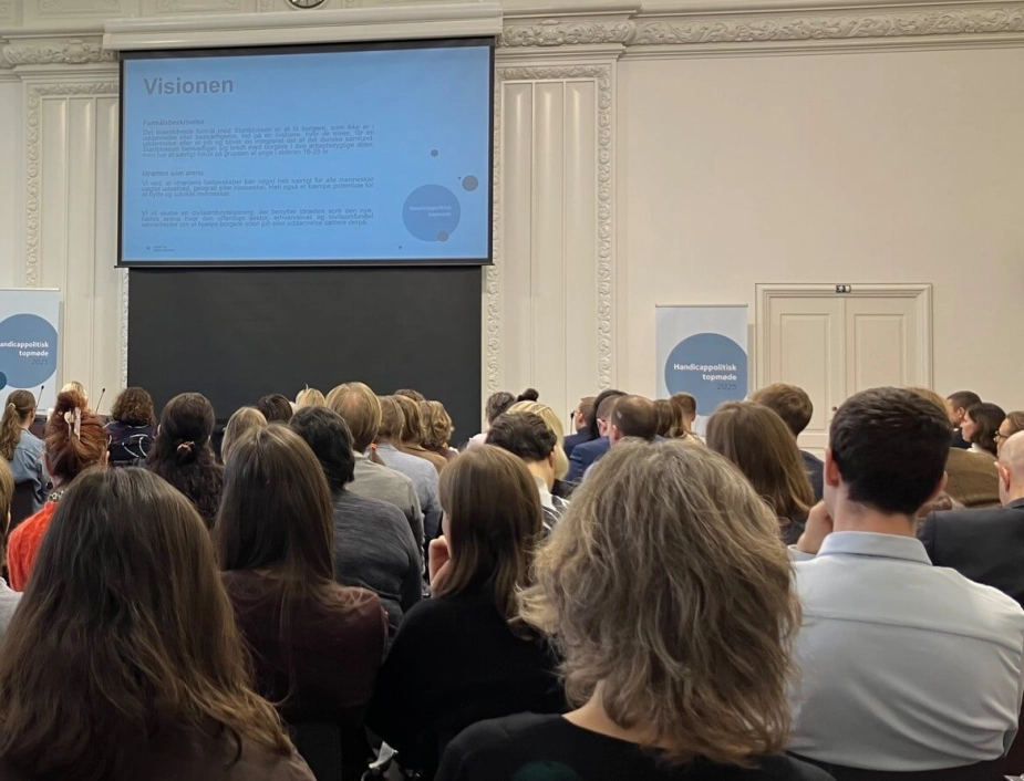 Christiansborg dannede onsdag rammen om årets Handicappolitiske Topmøde, hvor politikere, organisationer og fagfolk drøftede veje til at få flere personer med handicap i job og uddannelse.