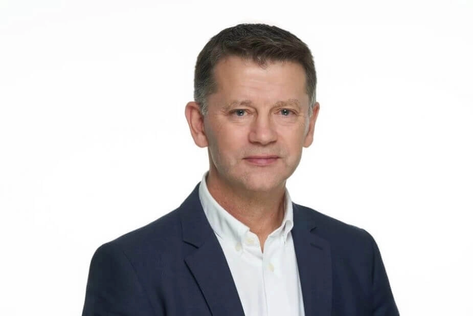 Henning Haahr, tidligere kommunaldirektør i Varde, annoncerer for NÆRdemokraterne.