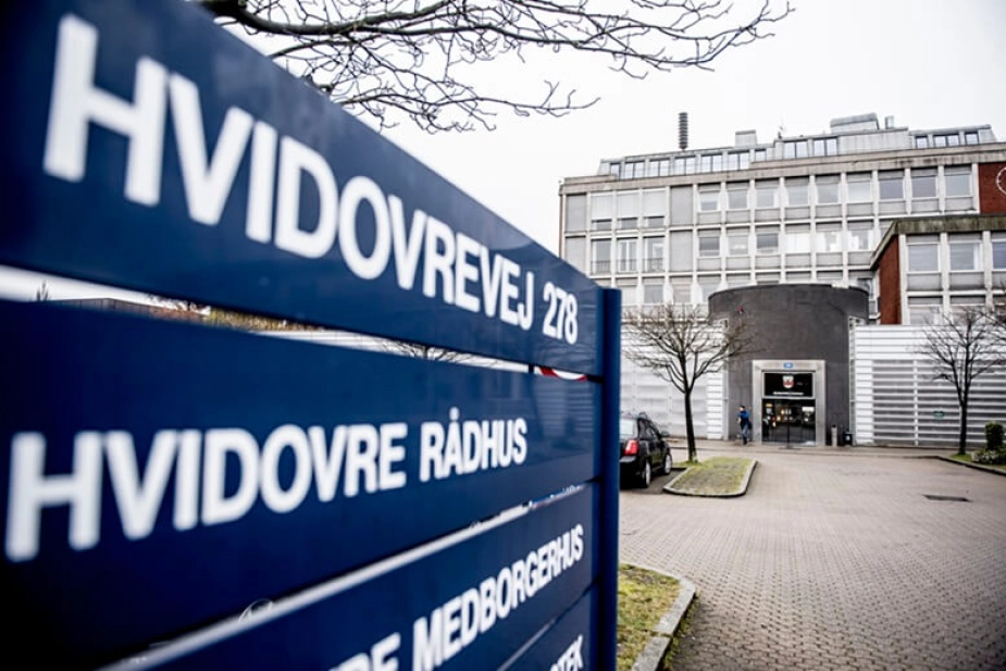 Et samlet byråd i Hvidovre Kommune har skrevet under på en budgetaftale, som kaldes historisk.