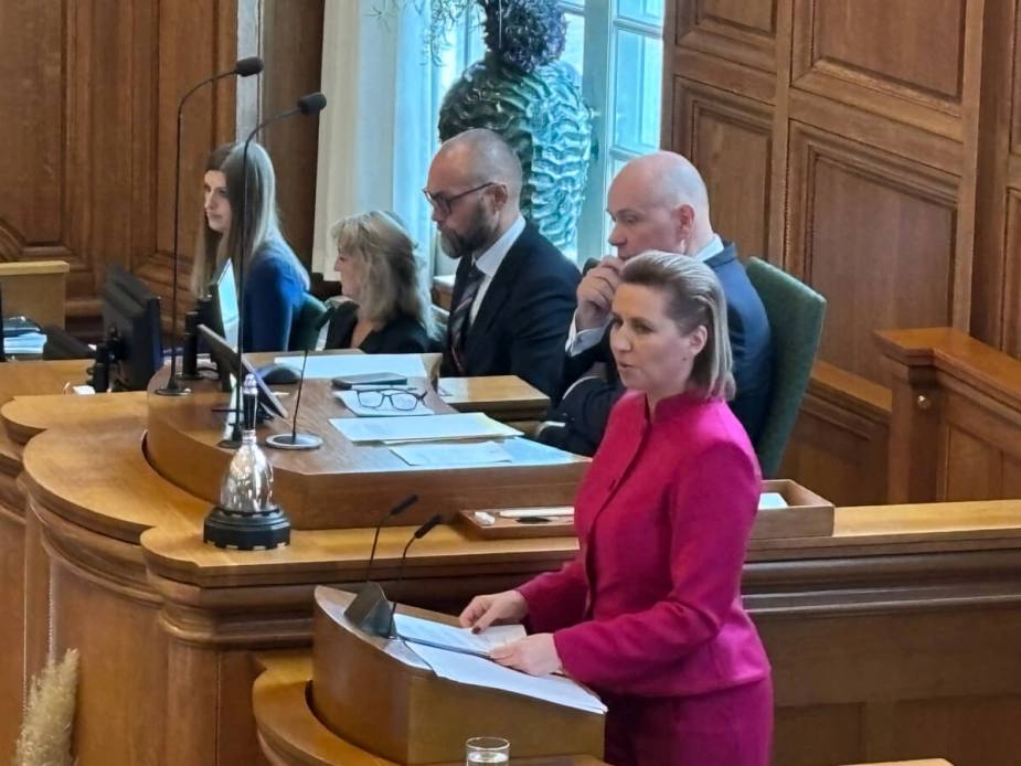 Statsminister Mette Frederiksen (S) fra talerstolen, da hun den første tirsdag i oktober holdt sin åbningsredegørelse.